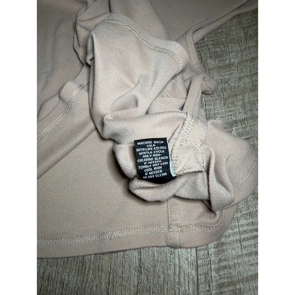 Premise Women's Tan Mock Neck Sleeveless Shell Top‎ Curved Hem Size Small
